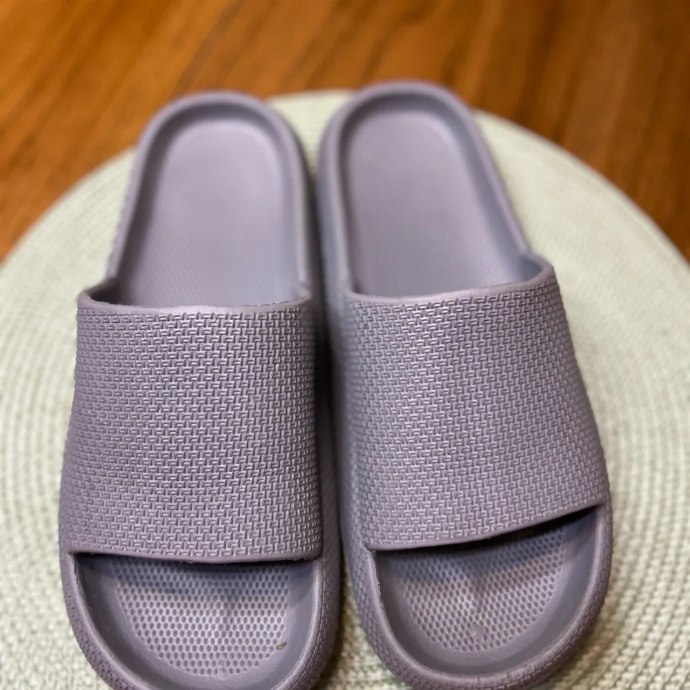 Women's Gray Slide Sandals - Picture 9 of 10